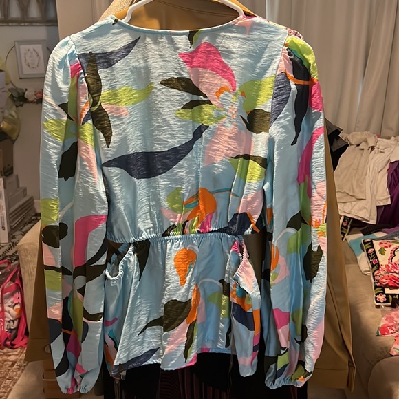 NWT A New Day Bright Tropical Floral Twist Front Cut Out Blouse Top SIZE MEDIUM - Picture 6 of 6